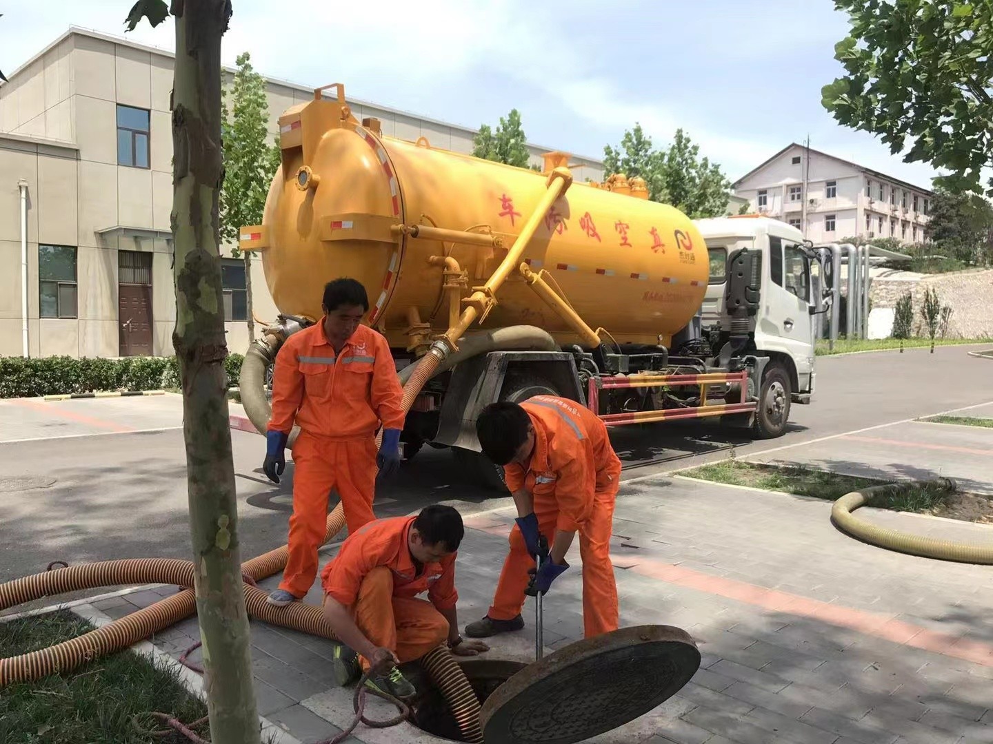 杂多化粪池清理与5-8吨吸粪车施工效率分析